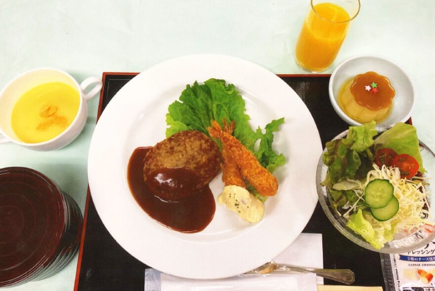 昼食会